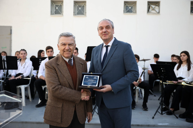 Ο Δήμος Ελασσόνας βράβευσε τον Γιάννο Γραμματίδη για τη δωρεά του στην πολιτισμική κληρονομιά της περιοχής