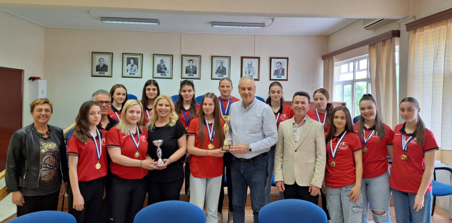 Την πρωταθλήτρια ομάδα Βόλεϊ του ΓΣΕ Ελασσόνας υποδέχτηκε ο Δήμαρχος Ελασσόνας